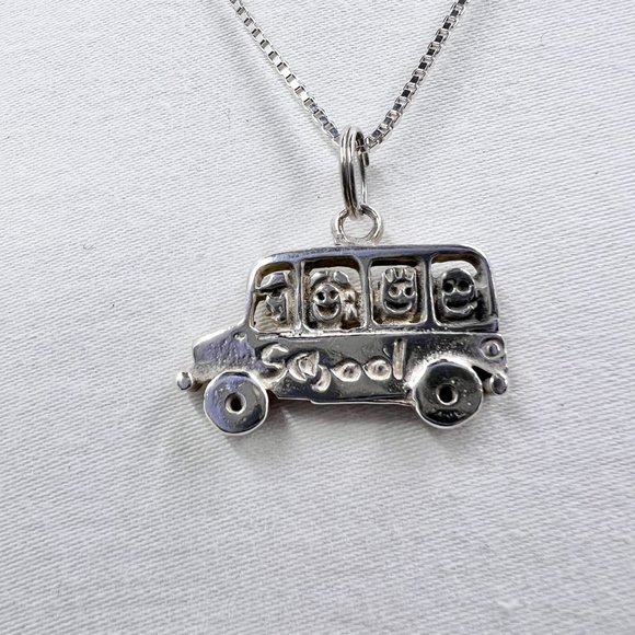 NWOT – Save the Children – 3D School Bus w/ Children 18” Box Chain Necklace 925 - Picture 4 of 10